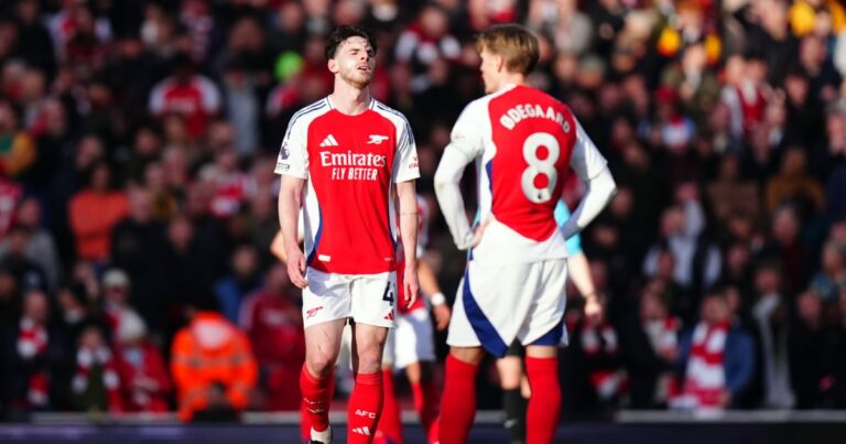 Arsenal lets the title spin ...