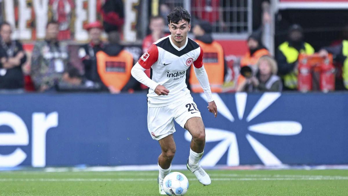 BL: Eintracht Frankfurt Hit Wolfsburg
