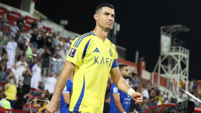 Cristiano Ronaldo panics Manchester United fans!