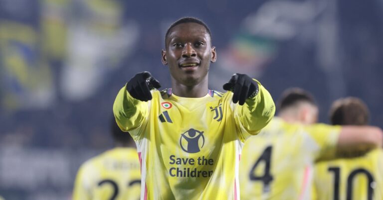 Kolo Muani does not stop!