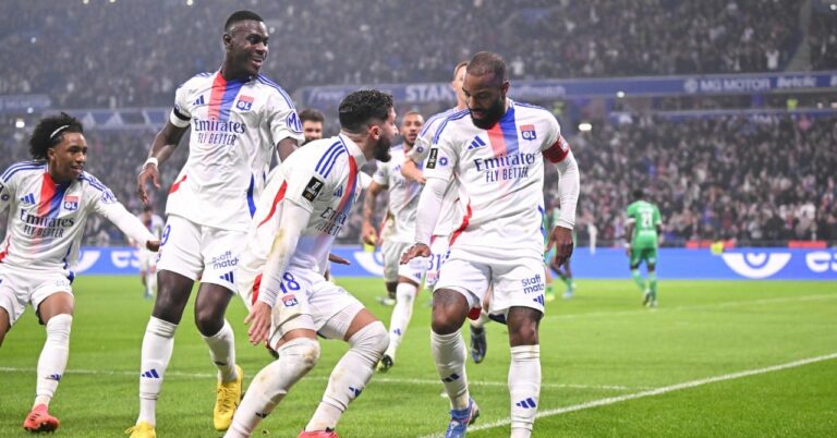 Lyon does the show, Nice and Strasbourg ensure