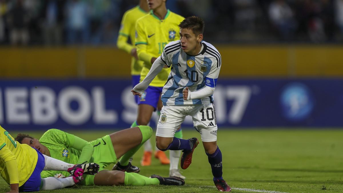 Manchester City confirms the arrival of Claudio Echeverri