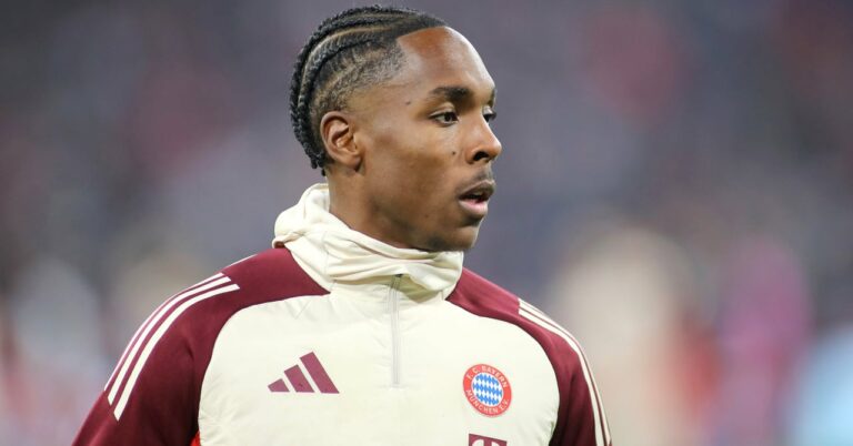 Mathys such must choose between Thierry Henry and Cristiano Ronaldo