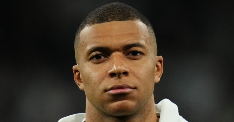 Mbappé arrives like the Messiah