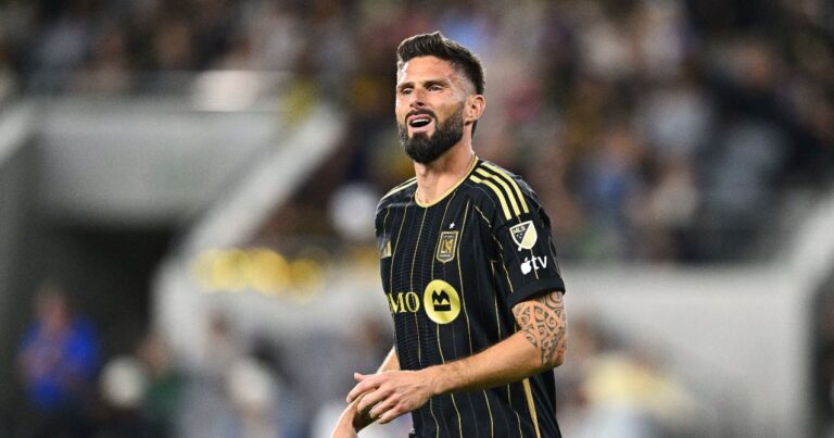 Olivier Giroud, a drama and a photo that make react