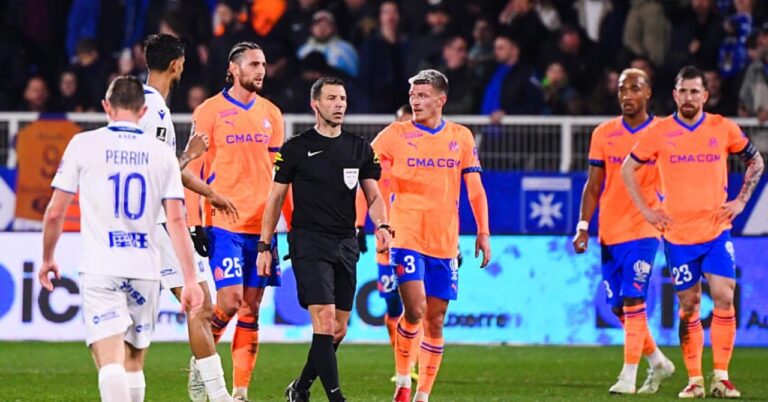 Stinat, Auxerre-OM referee, targeted at his home