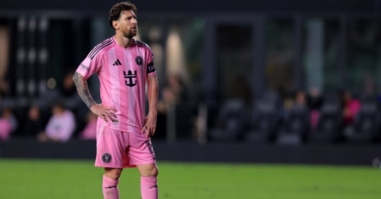 Suspended 6 months for having asked Messi an autograph