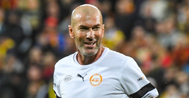 Zidane pays Desailly!