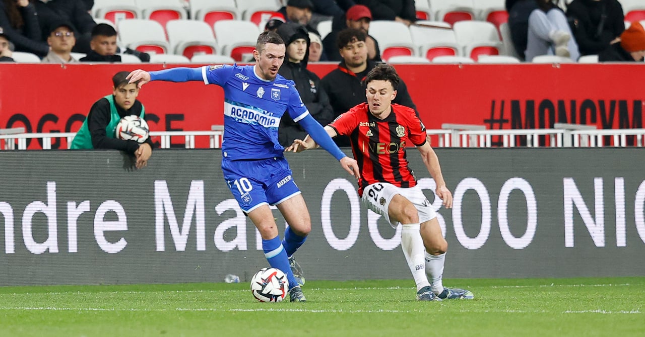 Auxerre hooks Nice on the gong