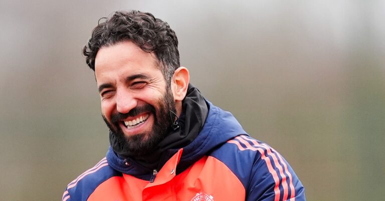 Amorim compared to a clown