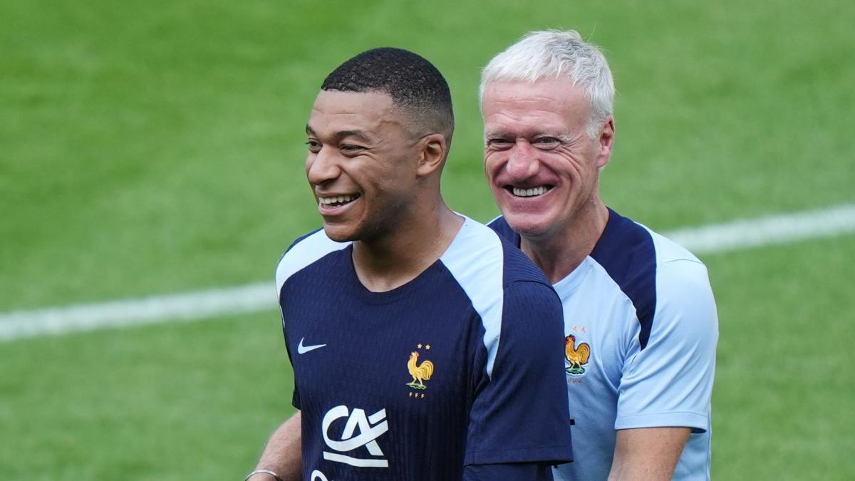 Behind the scenes of Didier Deschamps' visit to Kylian Mbappé