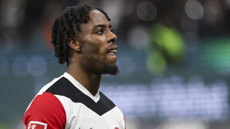Eintracht Frankfurt: It's the tile for Elye Wahi!