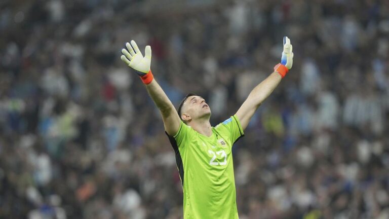 Emiliano Martinez is ready to face the Parc des Princes