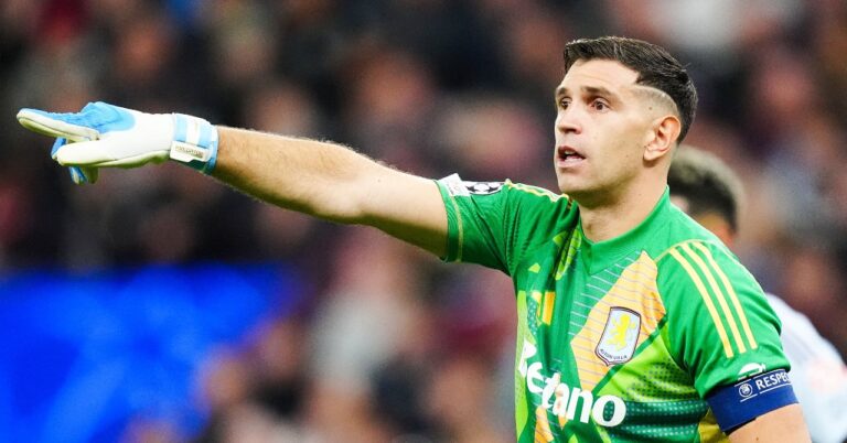 Emiliano Martinez quips on his arrival in Paris