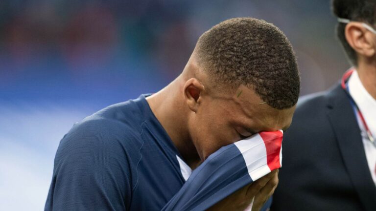 Kylian Mbappé, a serious injury and a hate campaign