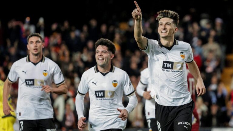 Liga: Valence dominates Valladolid and leaves the red zone