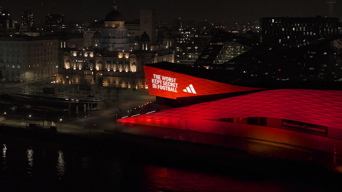 Liverpool formalizes his change of equipment supplier!