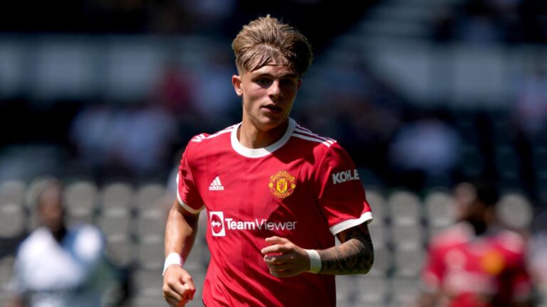 Mu: under balloon, a former player causes a car accident