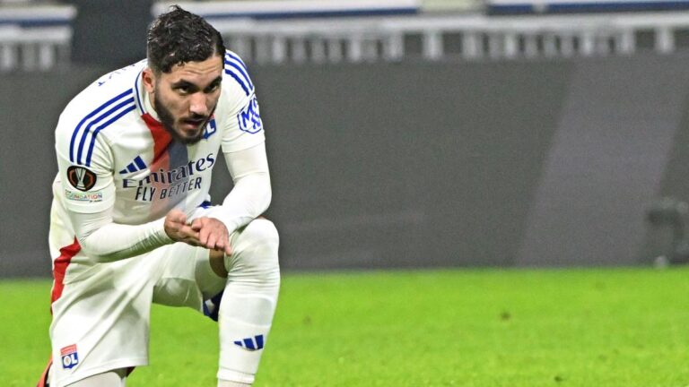 Should Rayan Cherki choose Algeria instead of waiting for France?