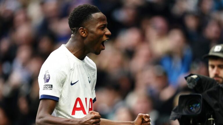The goal at the Christophe Jallet of Pape Matar Sarr on a failed center