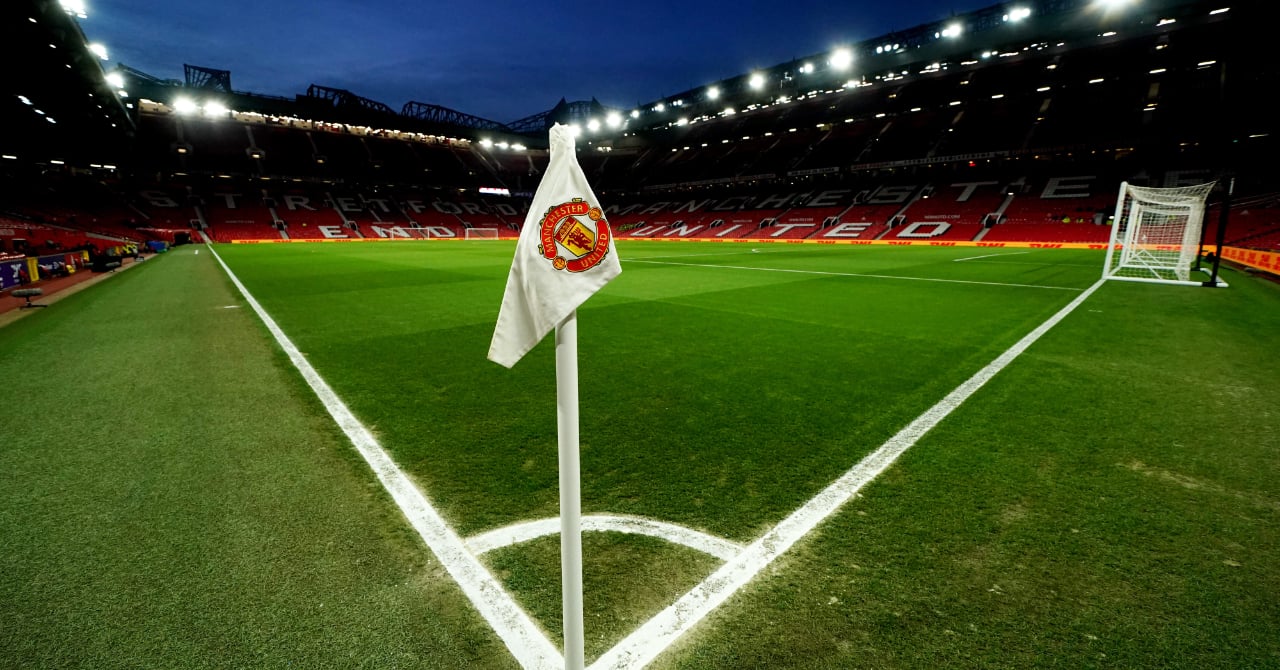 Thunderbolt at Manchester United!