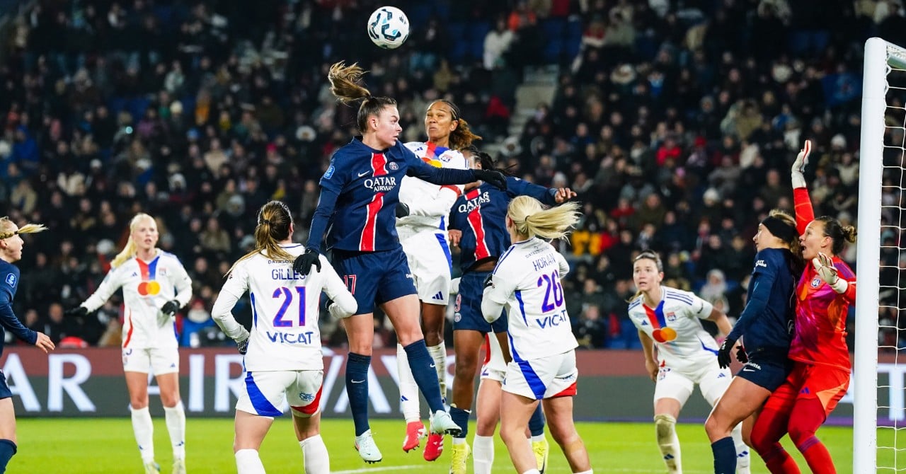 Top 10 and average wages in female D1