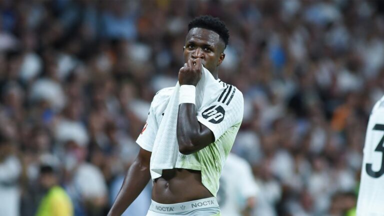 A former Real Madrid player advises selling Vinicius JR