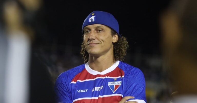 David Luiz, this terrible bald who makes him unrecognizable