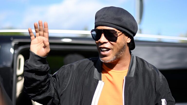 LDC: Ronaldinho supports PSG against Arsenal