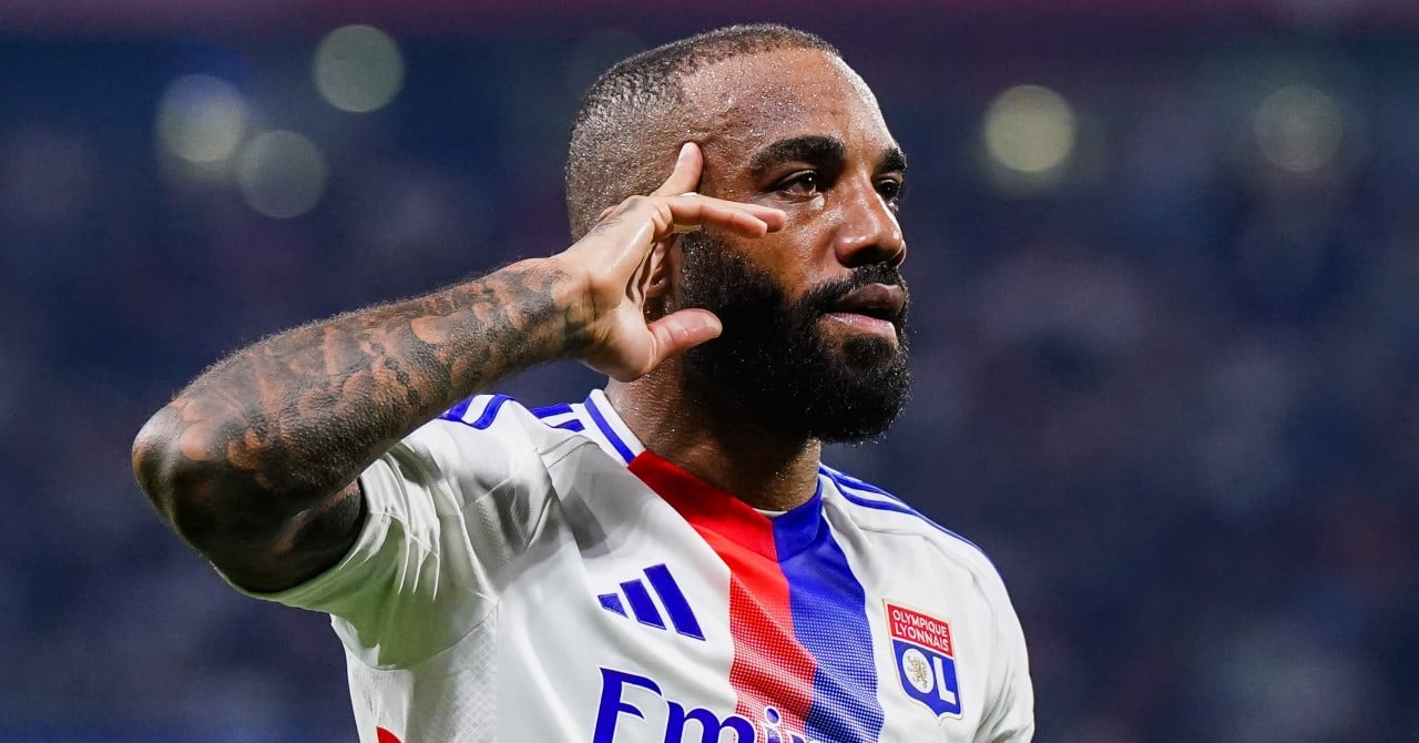 Lacazette exceeds a golden ball!