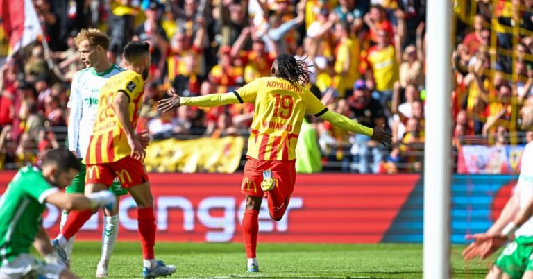Lens keeps sandé in the red
