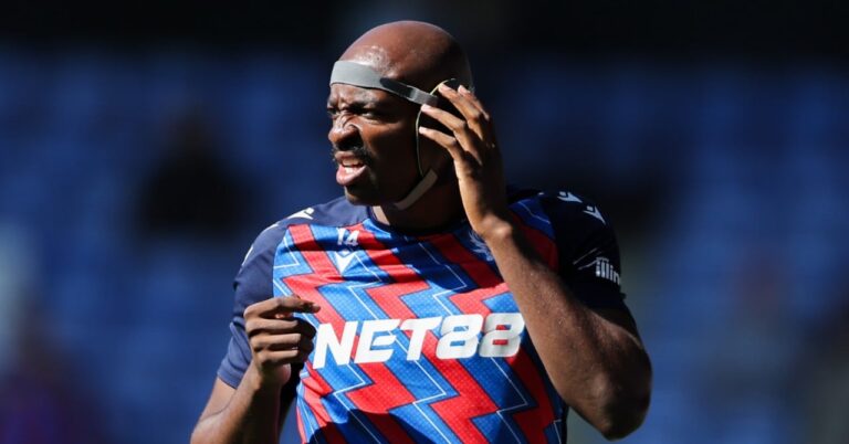 Mateta cropped by his coach