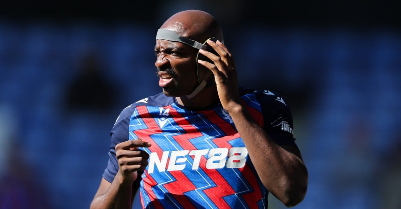 Mateta cropped by his coach