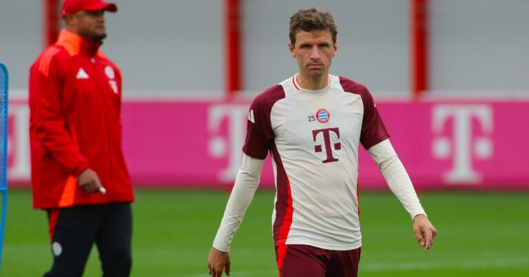 Müller on departure? He maintains the suspense