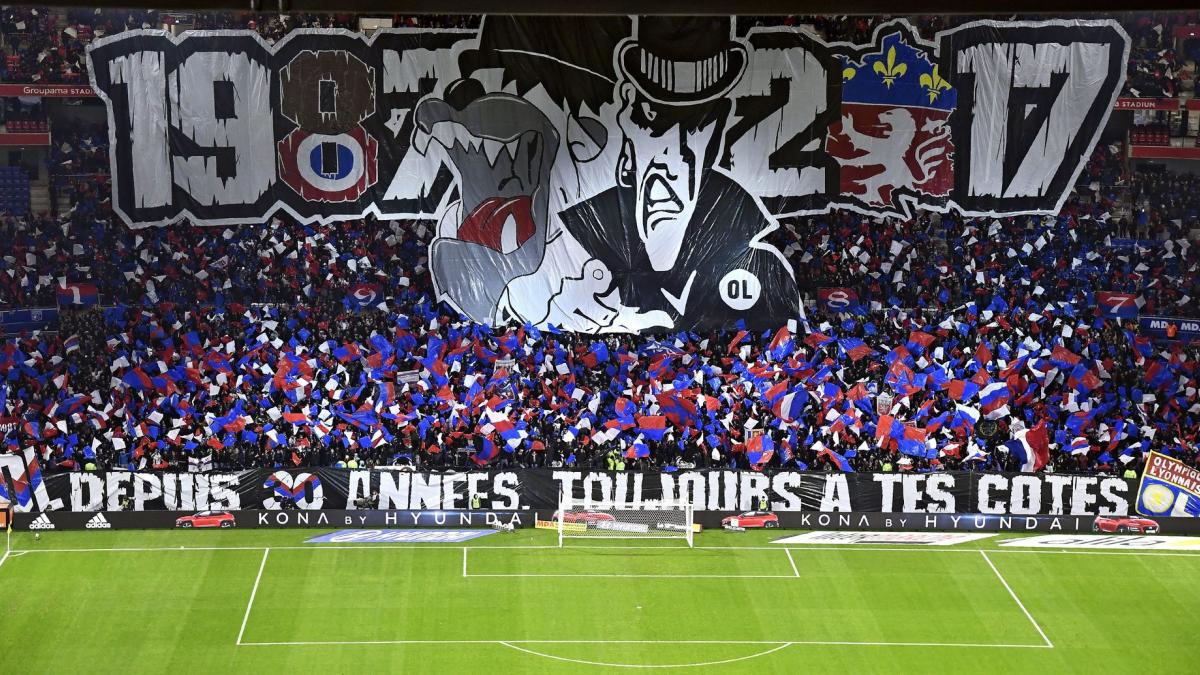OL: supporters deploy an anti-PSG banner and insult Nasser al-Khelaïfi