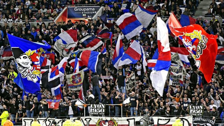 OL: the Houleuse banner on Nasser al-Khelaifi and the Cup