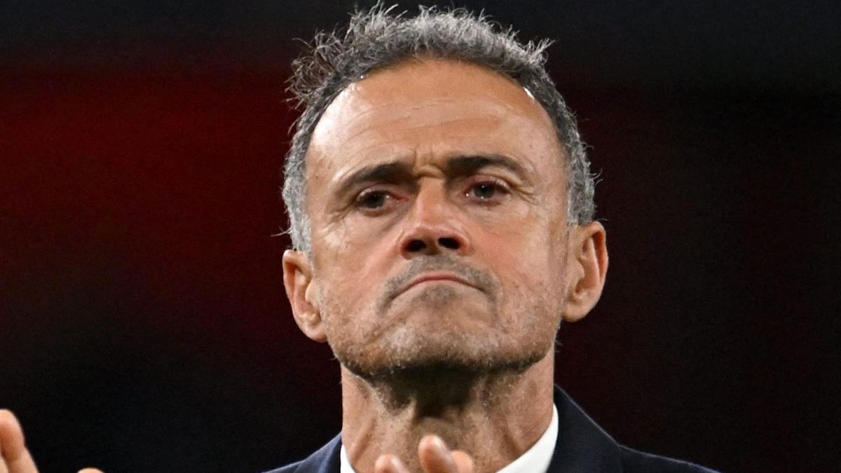 PSG: Thierry Henry bows down in front of Luis Enrique