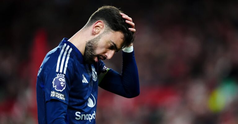 Ploued by a former club, Manchester United relapse