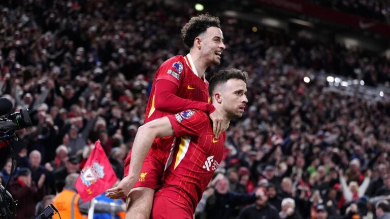 Premier League: Liverpool wins the derby and takes one more step towards the title, Manchester City relaunches