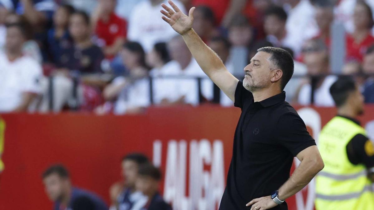 Seville dismisses his coach!