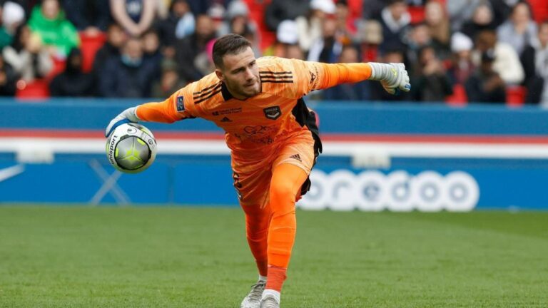 The former goalkeeper of Bordeaux Gaëtan Poussin brand in Spanish D2