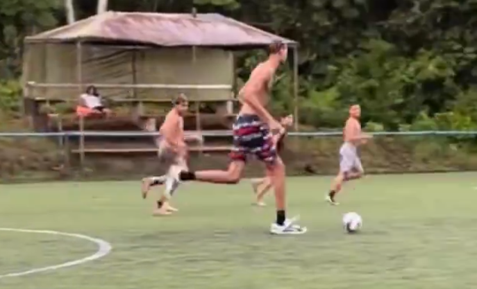 Wembanyama plays football, the images are confusing