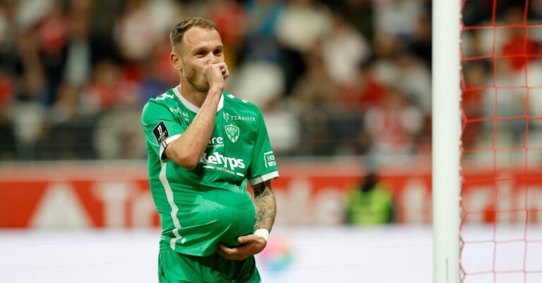 Angers saved, Saint-Etienne can still believe it