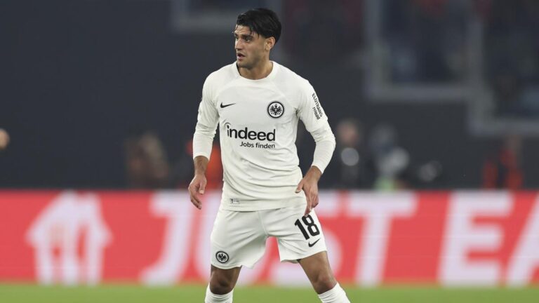 Bundesliga: Eintracht Frankfurt hanging on Mainz