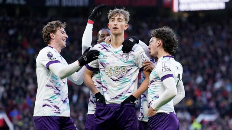 Dean Huijsen signs in Real Madrid