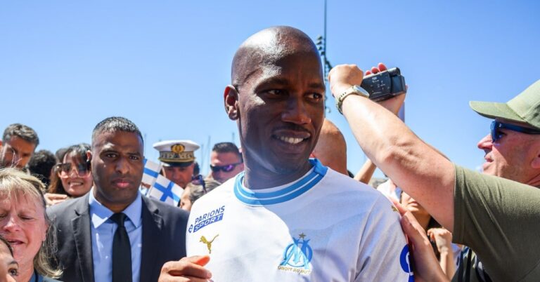 Drogba Snobe PSG and Arsenal