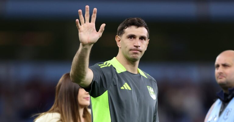 Emiliano Martinez, a page turns?