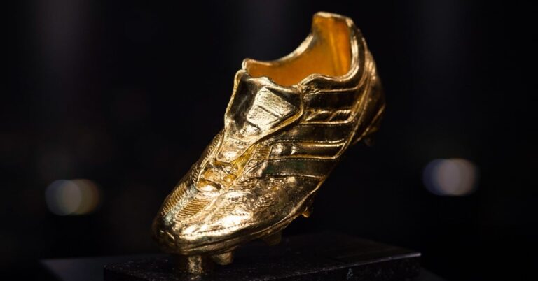 Golden shoe, it's war