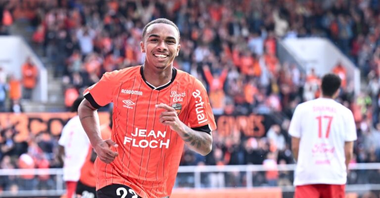 Lorient Champion, Martigues relegated