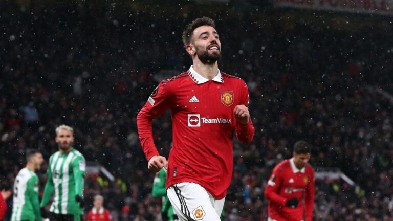 Manchester United begs Bruno Fernandes to stay